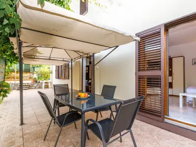 Ferienwohnung für 4 Personen (50 m²) in Pjescana Uvala 3/10