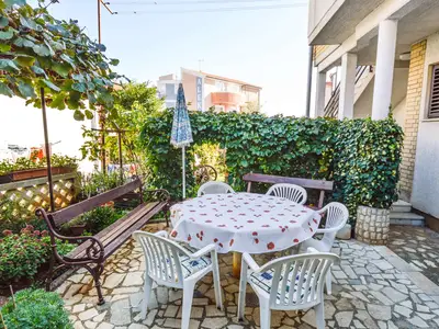 Ferienwohnung für 5 Personen (100 m²) in Pjescana Uvala 2/10