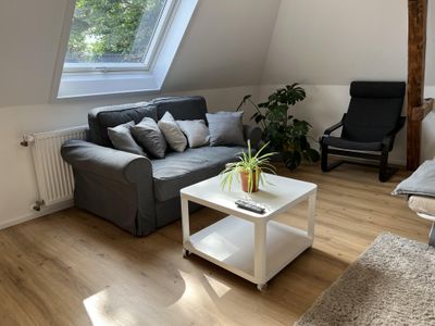 Gemütliche Couch im Wohnzimmer