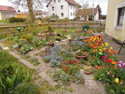 Bauerngarten im Frühling