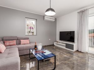 23747466-Ferienwohnung-8-Pobri-300x225-3