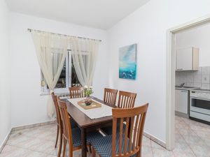 23761727-Ferienwohnung-6-Pobri-300x225-5