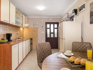 23747483-Ferienwohnung-3-Pobri-300x225-5