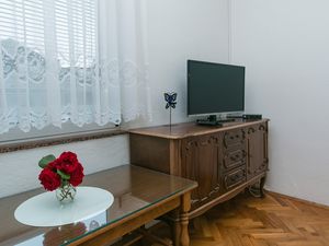 18322502-Ferienwohnung-4-Podaca-300x225-3