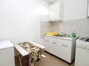 18322442-Ferienwohnung-3-Podaca-300x225-1