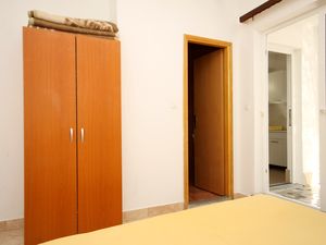 18322442-Ferienwohnung-3-Podaca-300x225-4