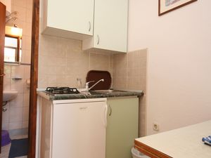 18555617-Ferienwohnung-3-Podaca-300x225-2