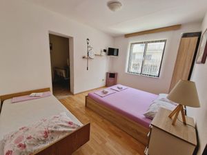 18555617-Ferienwohnung-3-Podaca-300x225-3