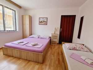 18555617-Ferienwohnung-3-Podaca-300x225-4