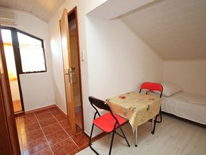 19125961-Ferienwohnung-3-Podaca-300x225-1