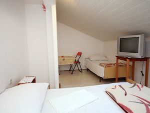 19125961-Ferienwohnung-3-Podaca-300x225-4