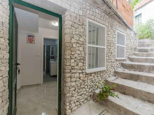 24033838-Ferienwohnung-4-Podašpilje-300x225-4