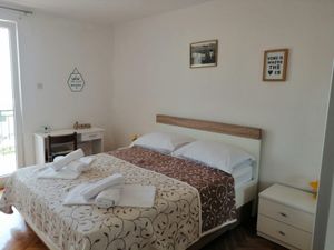 22441351-Ferienwohnung-4-Podgora-300x225-1