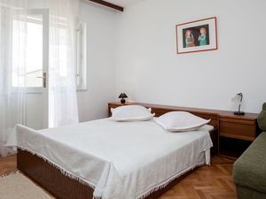 23944122-Ferienwohnung-6-Podgora-300x225-3