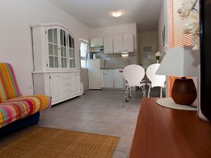 19284999-Ferienwohnung-0-Podgora-300x225-4