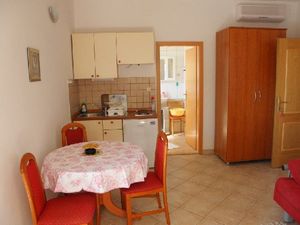 19285844-Ferienwohnung-0-Podgora-300x225-3