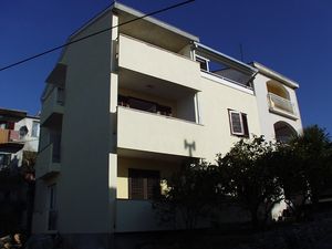 23926086-Ferienwohnung-3-Podgora-300x225-0