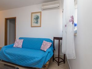 23944120-Ferienwohnung-4-Podgora-300x225-5