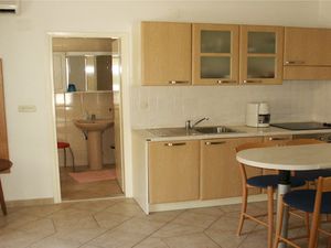 23944796-Ferienwohnung-4-Podgora-300x225-4