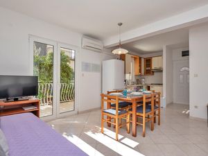 23751952-Ferienwohnung-5-Podgora-300x225-2