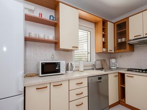 23751952-Ferienwohnung-5-Podgora-300x225-4