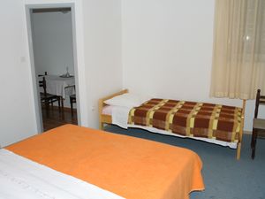 18322688-Ferienwohnung-3-Podgora-300x225-4