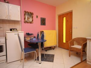 18322278-Ferienwohnung-2-Podgora-300x225-1