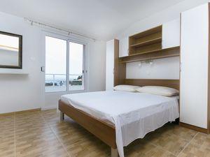 18324128-Ferienwohnung-4-Podgora-300x225-3