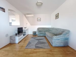 18323917-Ferienwohnung-4-Podgora-300x225-1