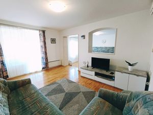 18323917-Ferienwohnung-4-Podgora-300x225-2