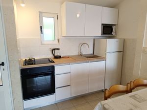 18323301-Ferienwohnung-5-Podgora-300x225-3