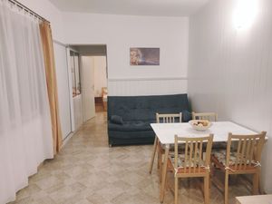 18322211-Ferienwohnung-3-Podgora-300x225-2