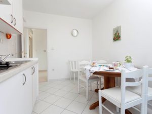 18689821-Ferienwohnung-5-Podgora-300x225-2