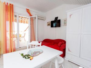 18685051-Ferienwohnung-3-Podgora-300x225-1