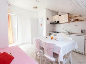 18689822-Ferienwohnung-5-Podgora-300x225-3