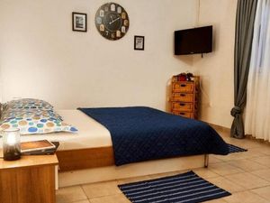 18790068-Ferienwohnung-3-Podgora-300x225-5