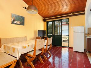 18791393-Ferienwohnung-9-Podgora-300x225-1