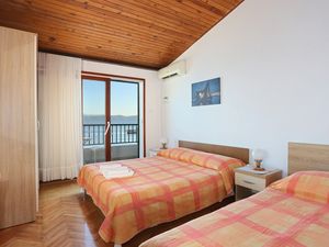 18791393-Ferienwohnung-9-Podgora-300x225-5