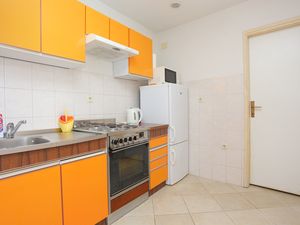 18923337-Ferienwohnung-4-Podgora-300x225-5