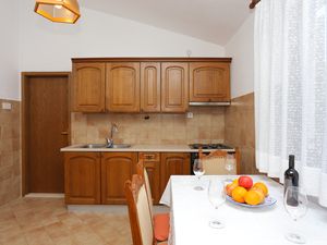 18923209-Ferienwohnung-4-Podgora-300x225-4