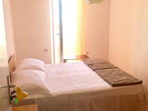 19071834-Ferienwohnung-6-Podgora-300x225-5