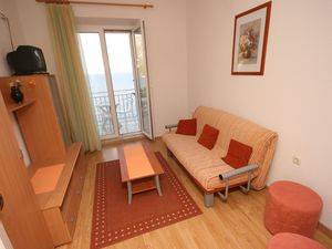 19128053-Ferienwohnung-3-Podgora-300x225-1