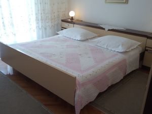 19125823-Ferienwohnung-8-Podgora-300x225-5