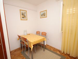 19125825-Ferienwohnung-4-Podgora-300x225-1