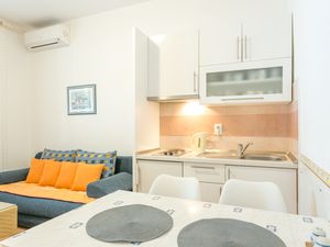 19126772-Ferienwohnung-4-Podgora-300x225-5