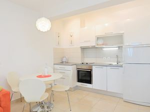 19129322-Ferienwohnung-4-Podgora-300x225-5