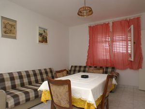 19128150-Ferienwohnung-4-Podgora-300x225-2