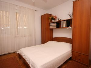 19126035-Ferienwohnung-4-Podgora-300x225-3