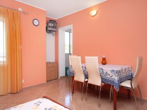 19127205-Ferienwohnung-5-Podgora-300x225-3