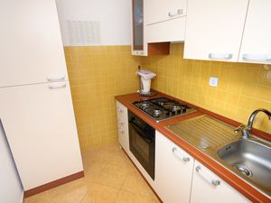 19127205-Ferienwohnung-5-Podgora-300x225-4